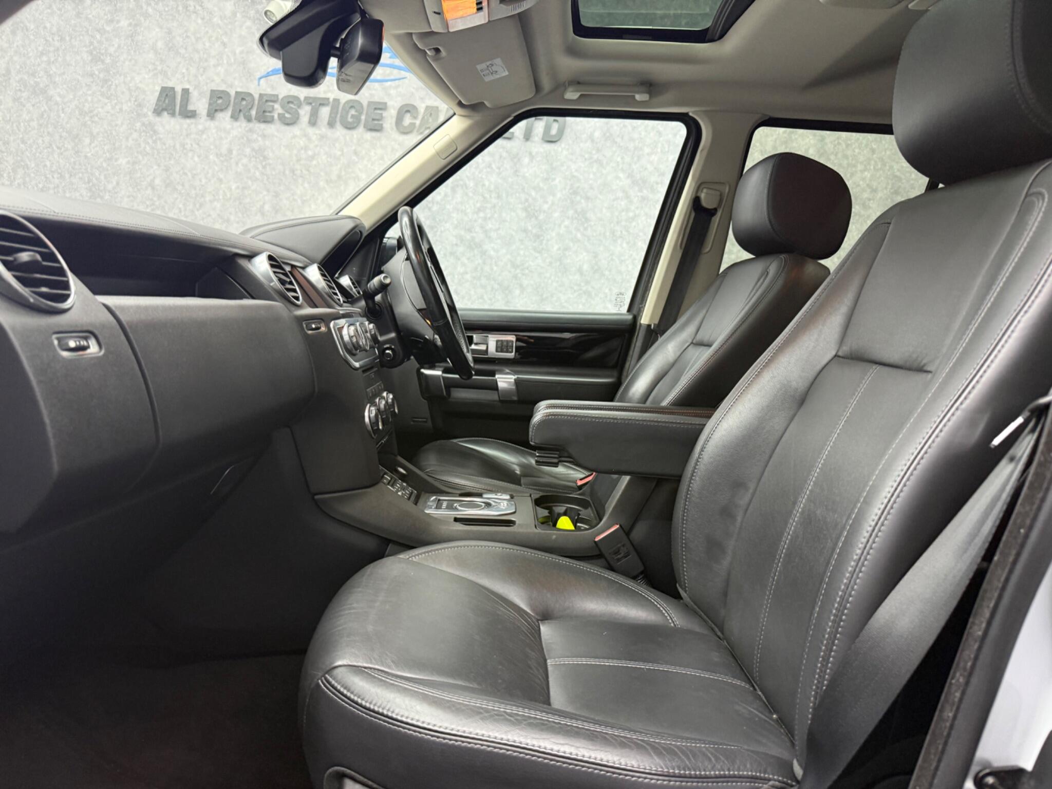 Land Rover Discovery 4 view 3