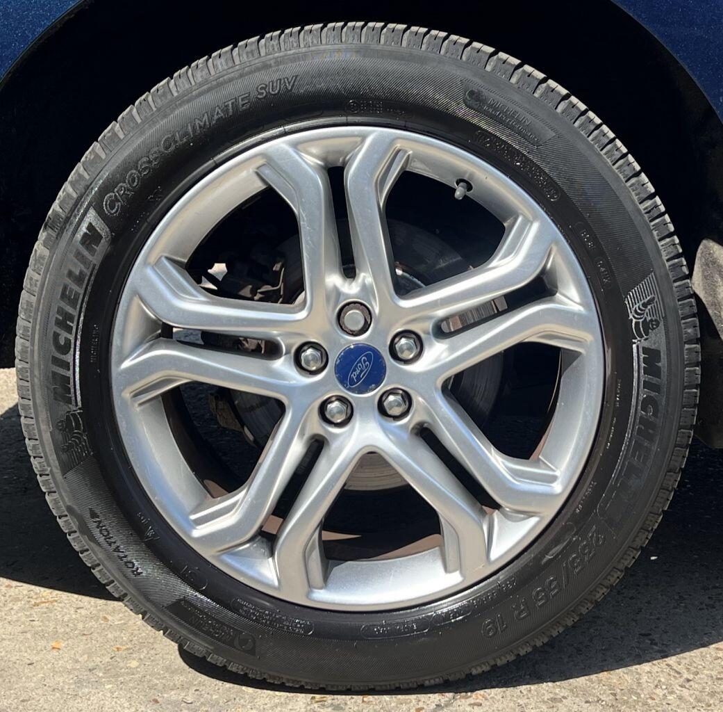 Ford Edge view 12