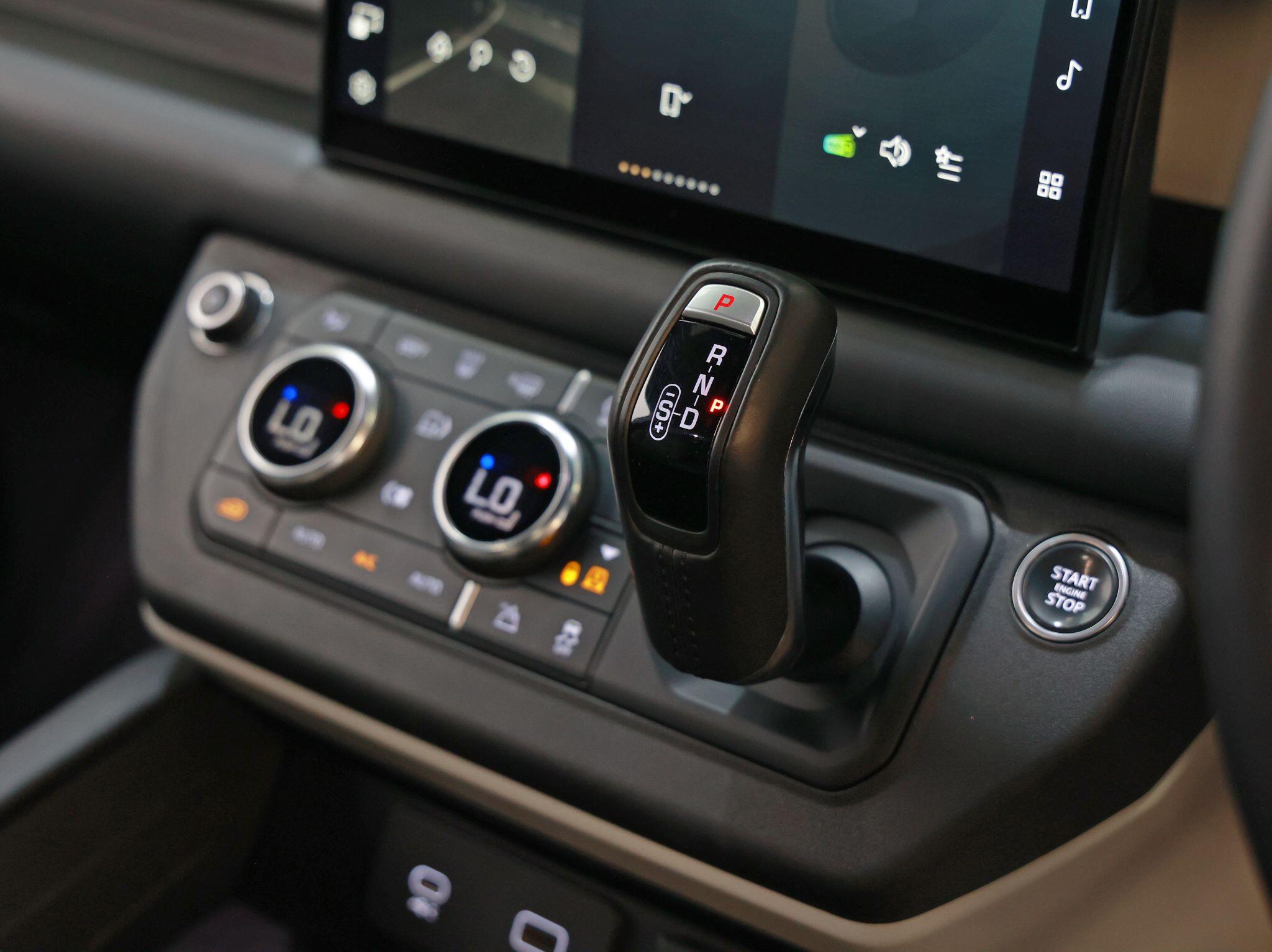 Land Rover Defender view 31