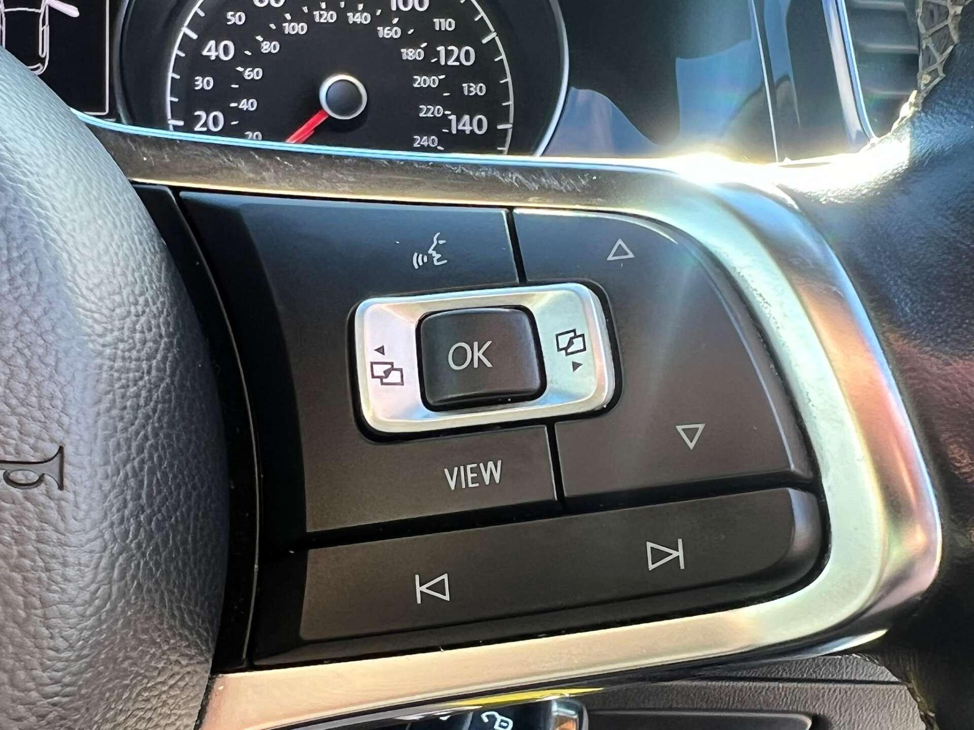 Volkswagen Golf view 28