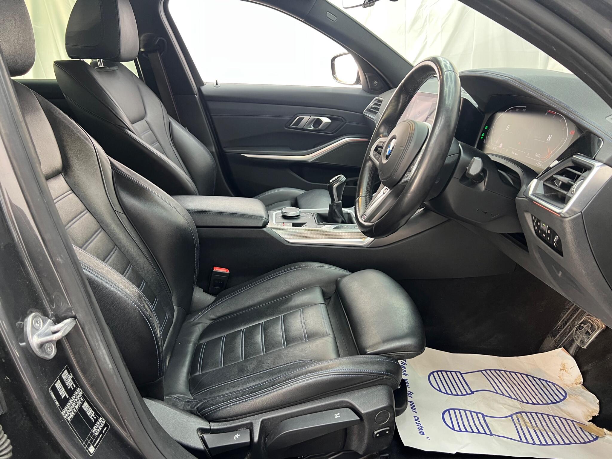 BMW 3 Series view 22
