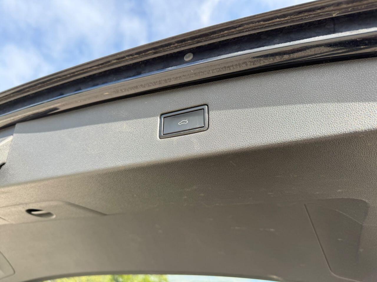 Volkswagen Tiguan Allspace view 27