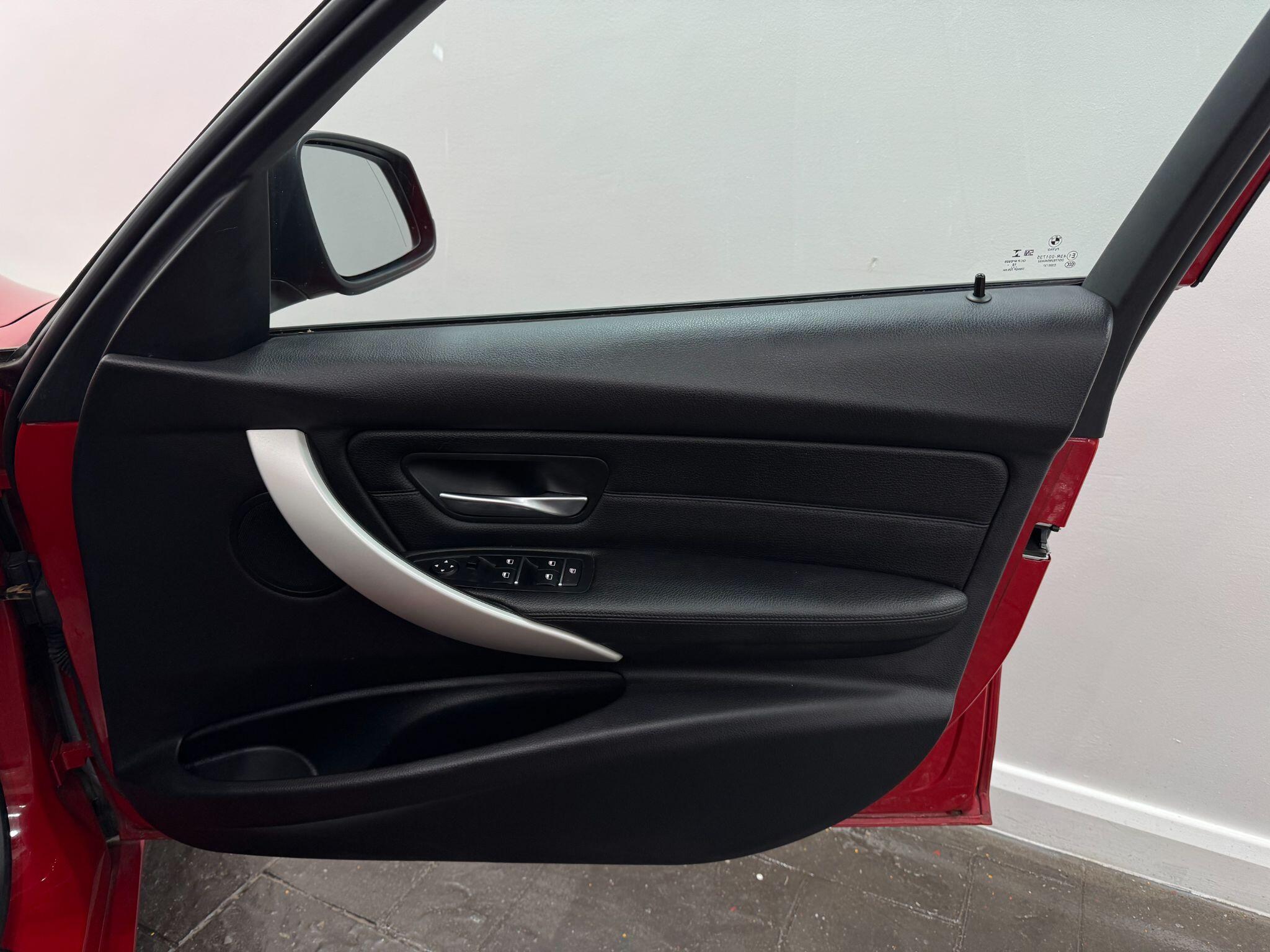 BMW 3 Series view 27