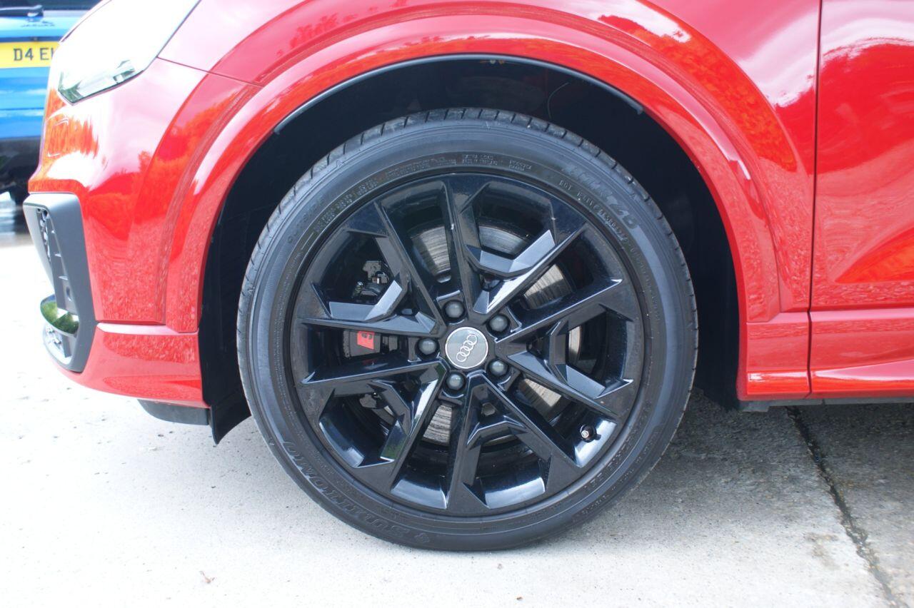 Audi SQ2 view 23