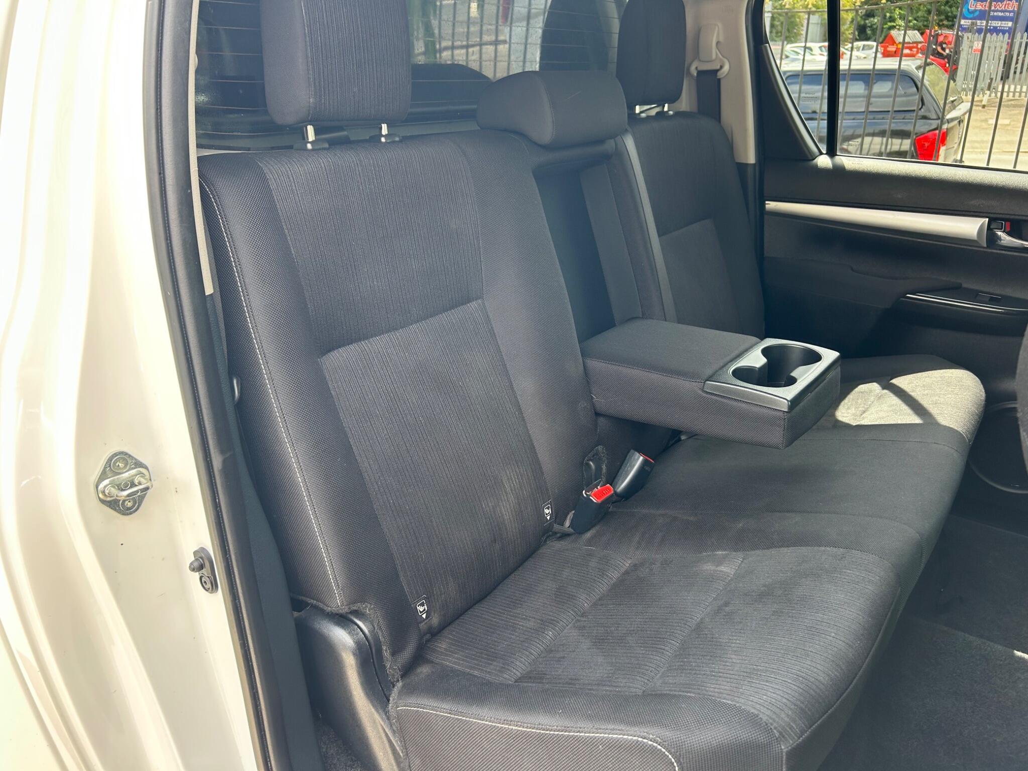 Toyota Hilux view 42