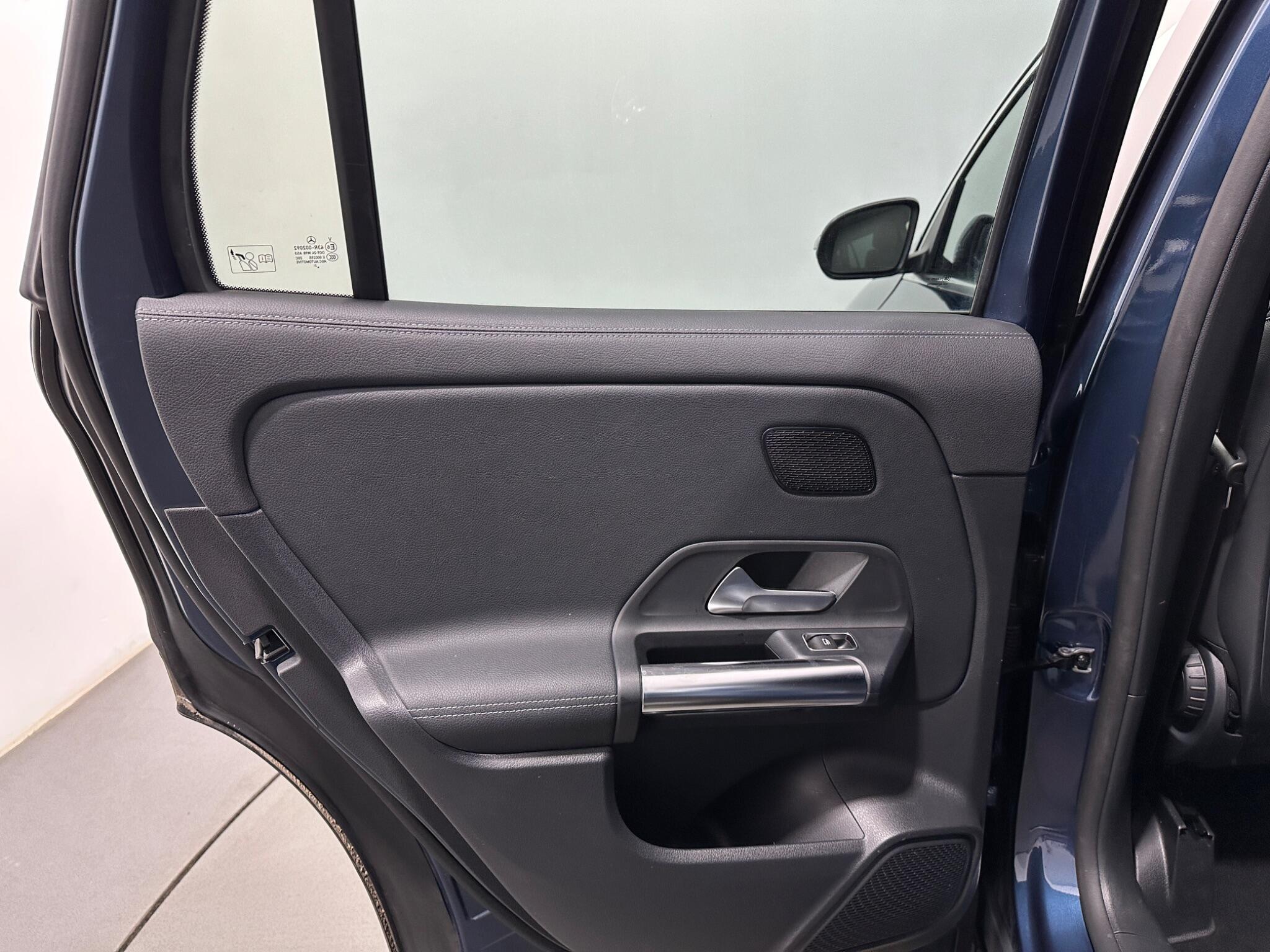 Mercedes-Benz Gla view 42