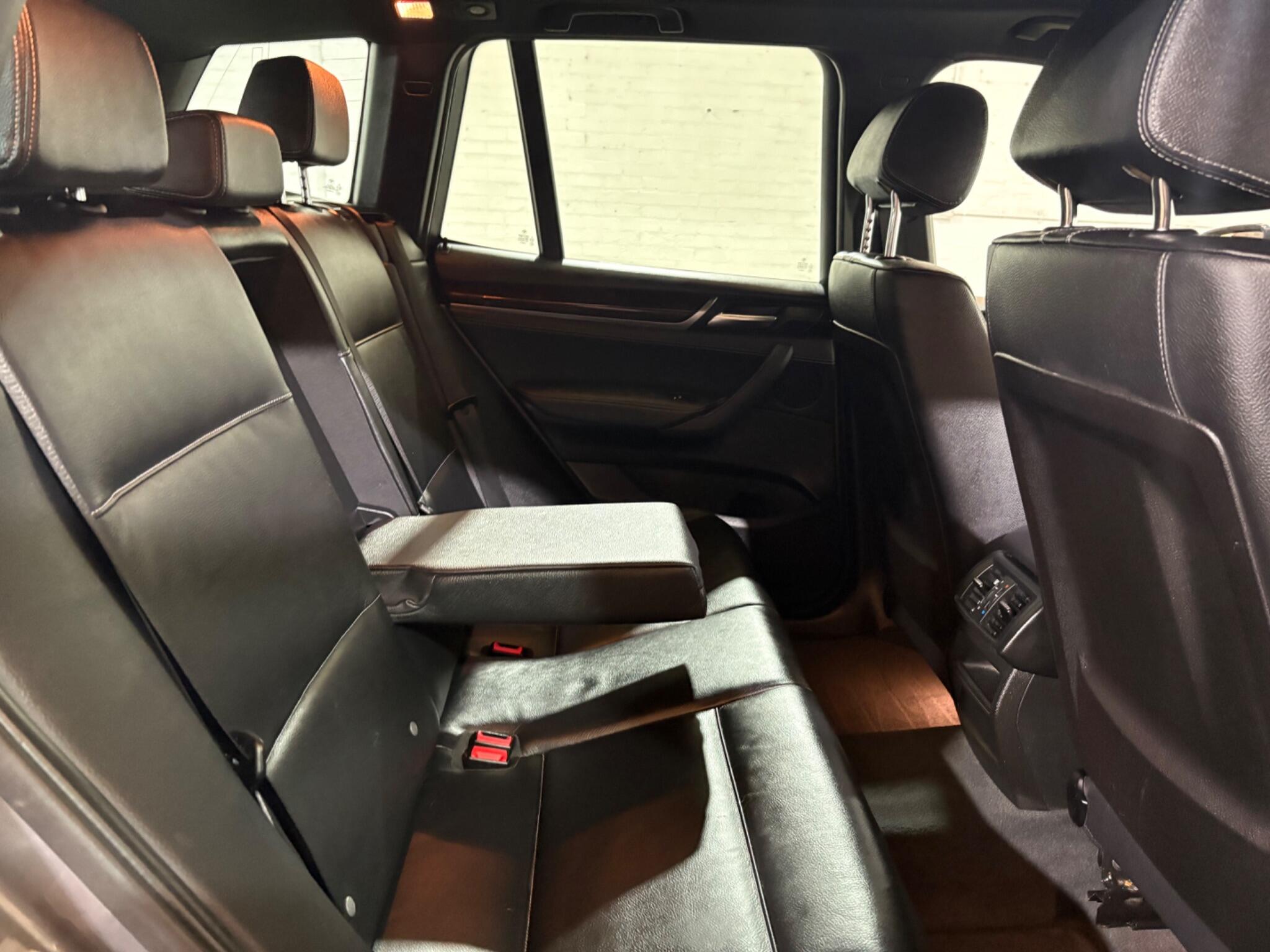 BMW X3 view 24