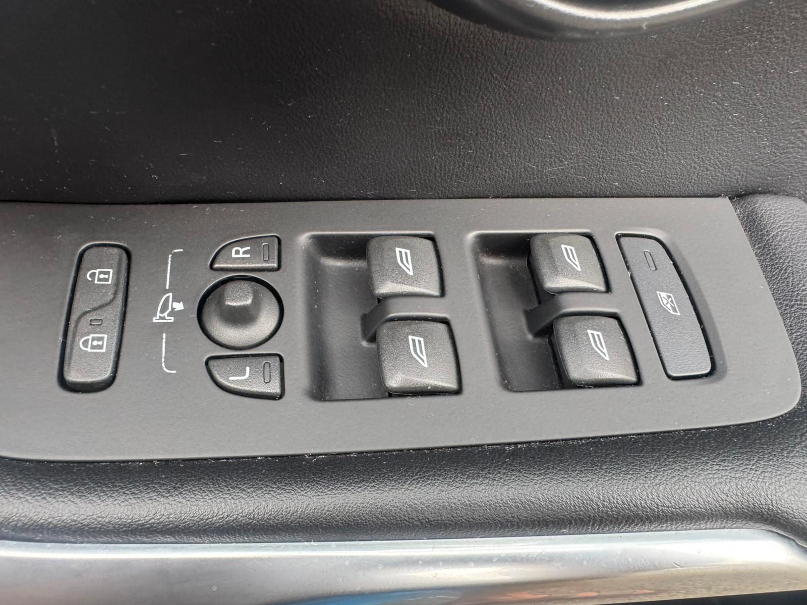 Volvo V40 view 20