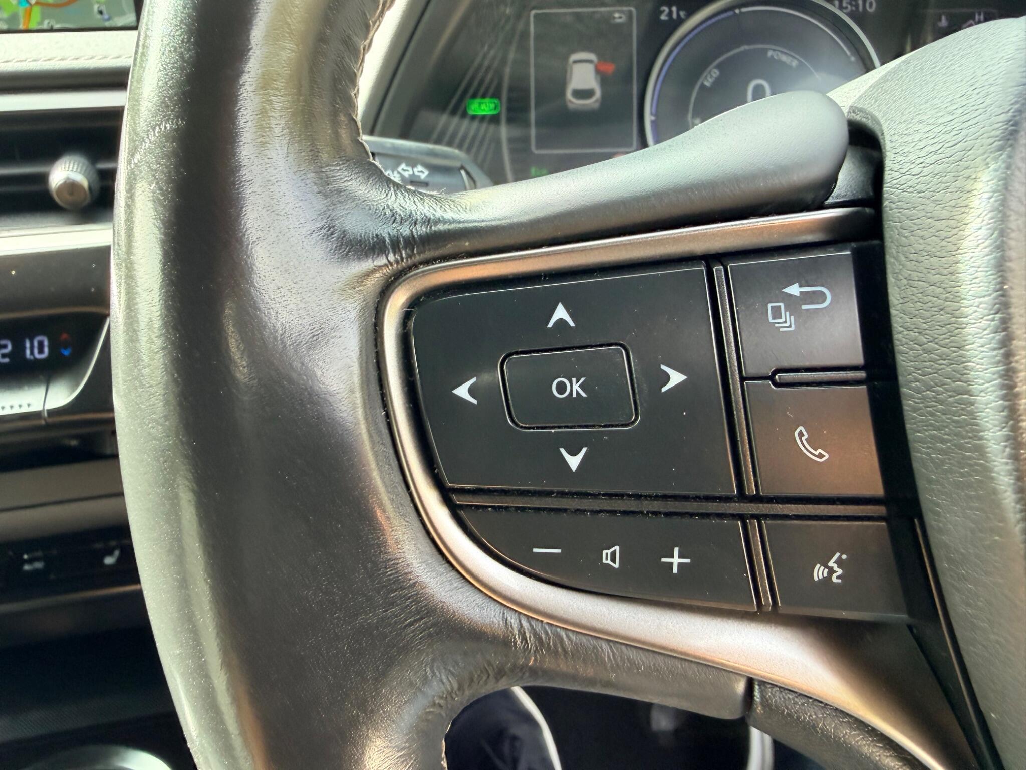 Lexus Ux view 23