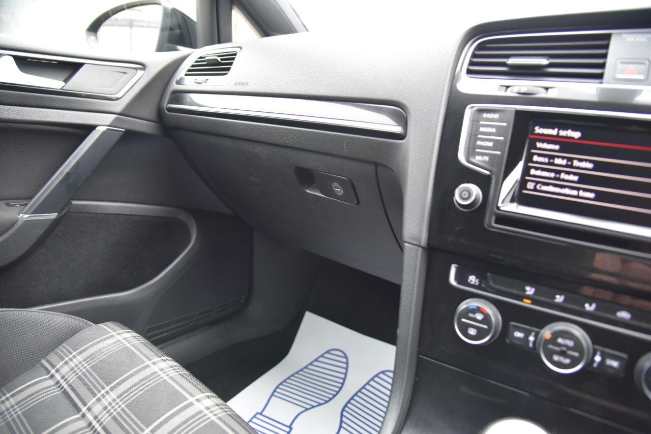 Volkswagen Golf view 42