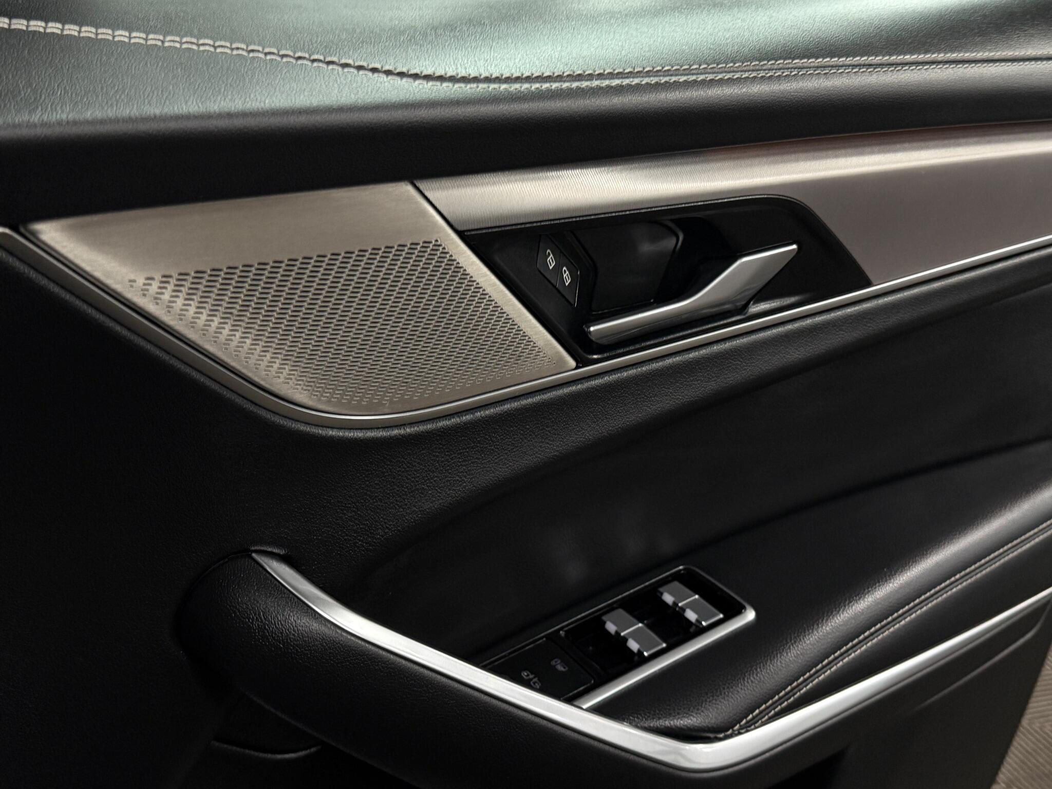 Jaguar F-Pace view 31
