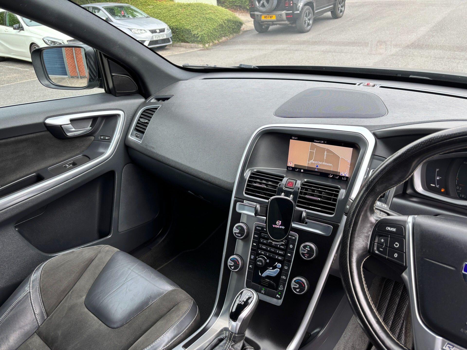 Volvo XC60 view 11