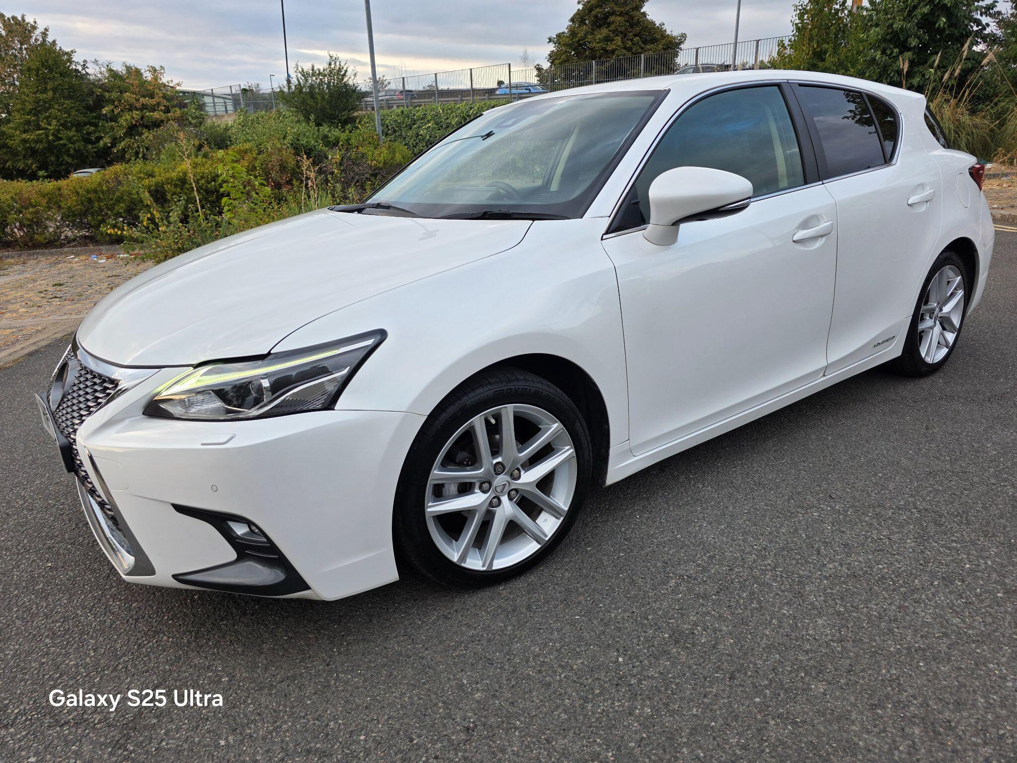 Lexus CT view 3