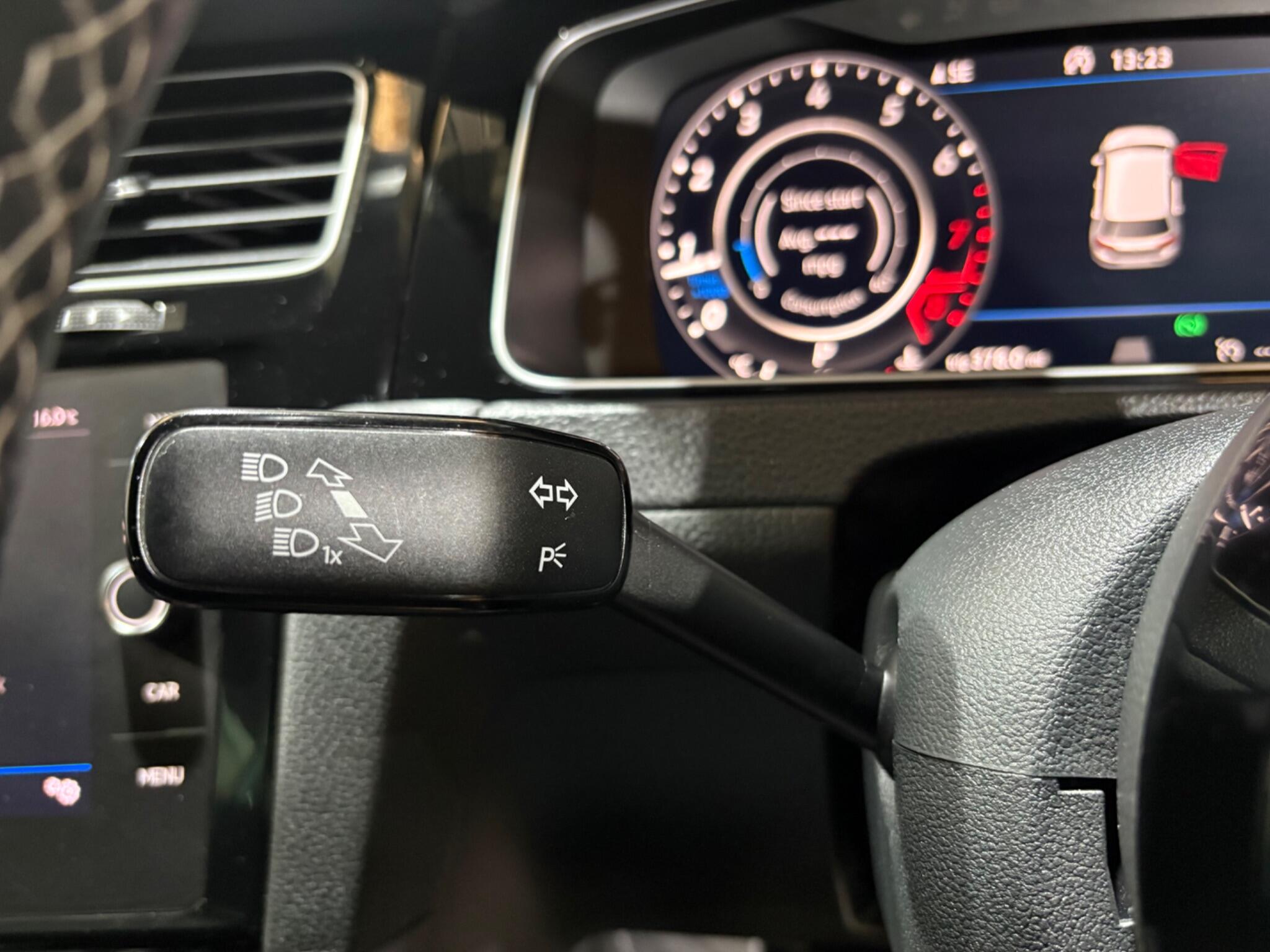 Volkswagen Golf view 30