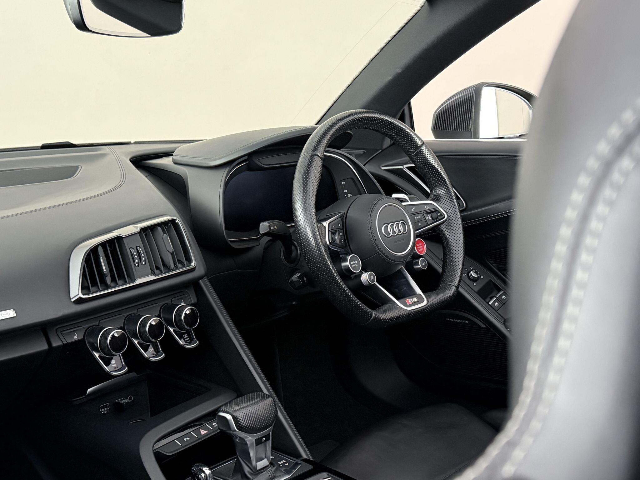 Audi R8 view 4
