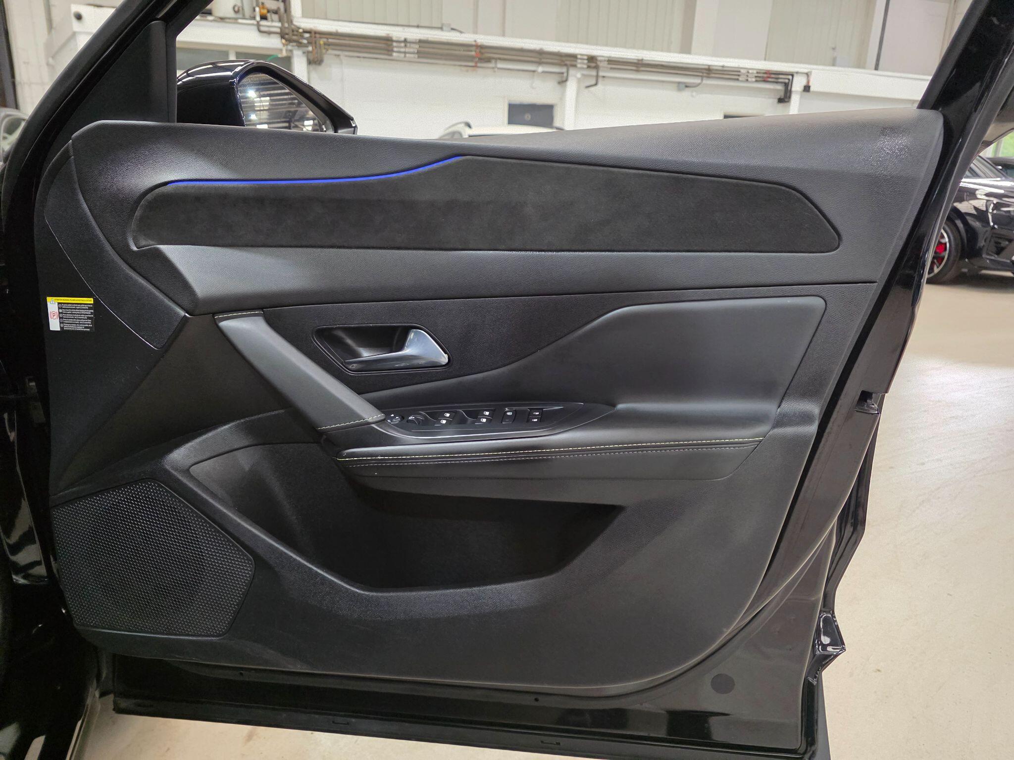 Peugeot 408 view 12
