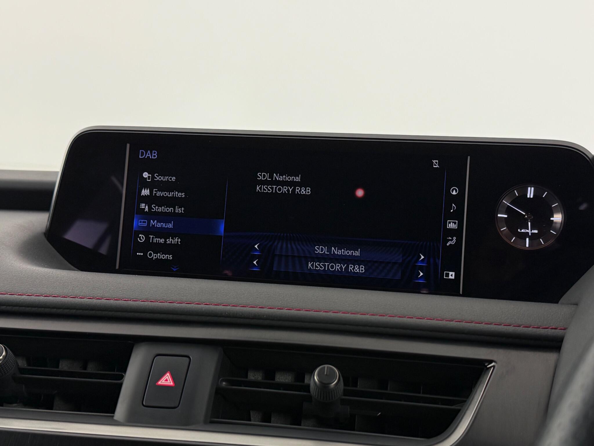 Lexus Ux view 26