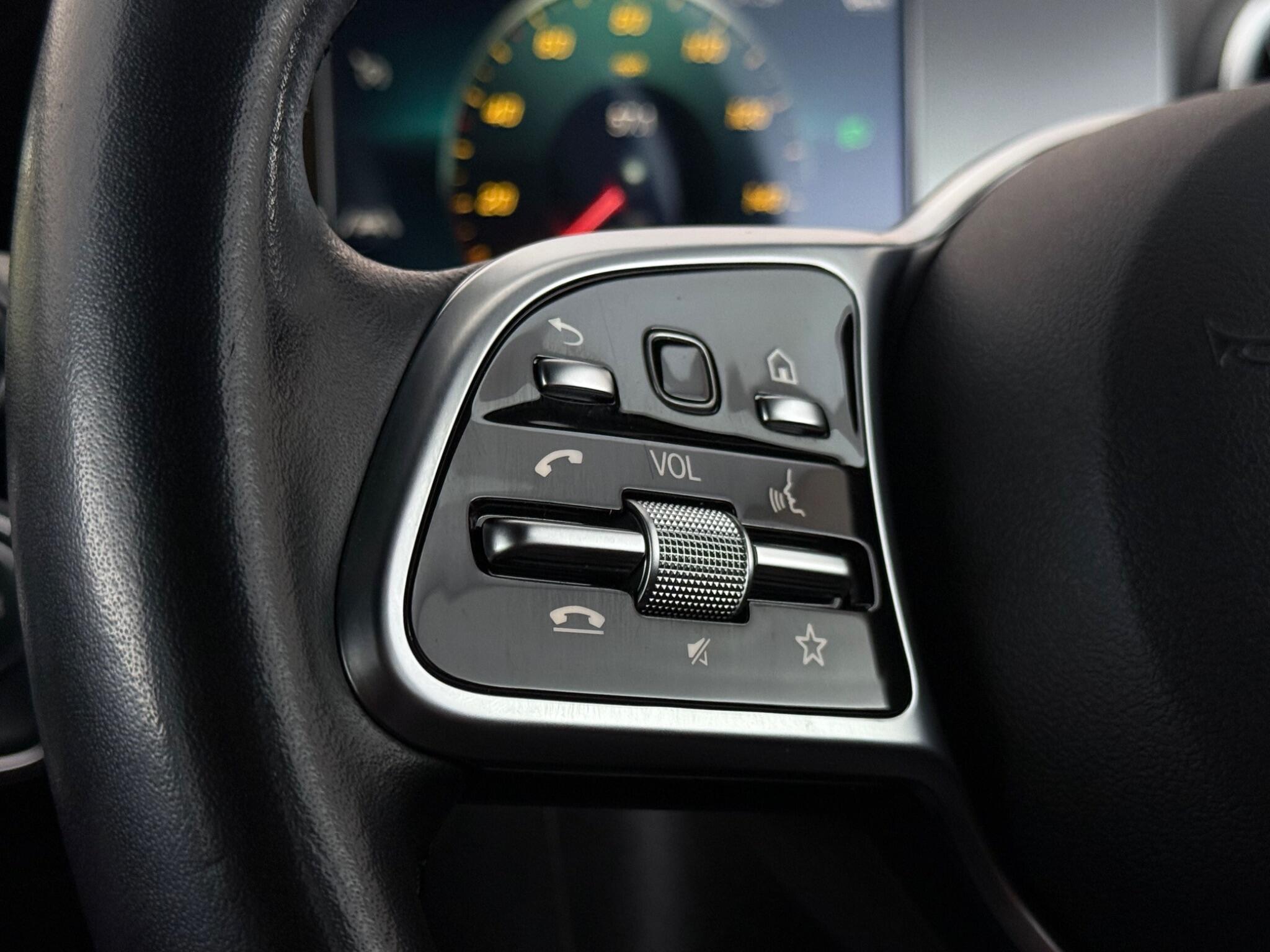 Mercedes-Benz Gla view 15