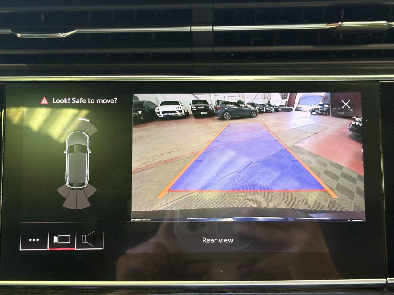 Audi Q8 view 53