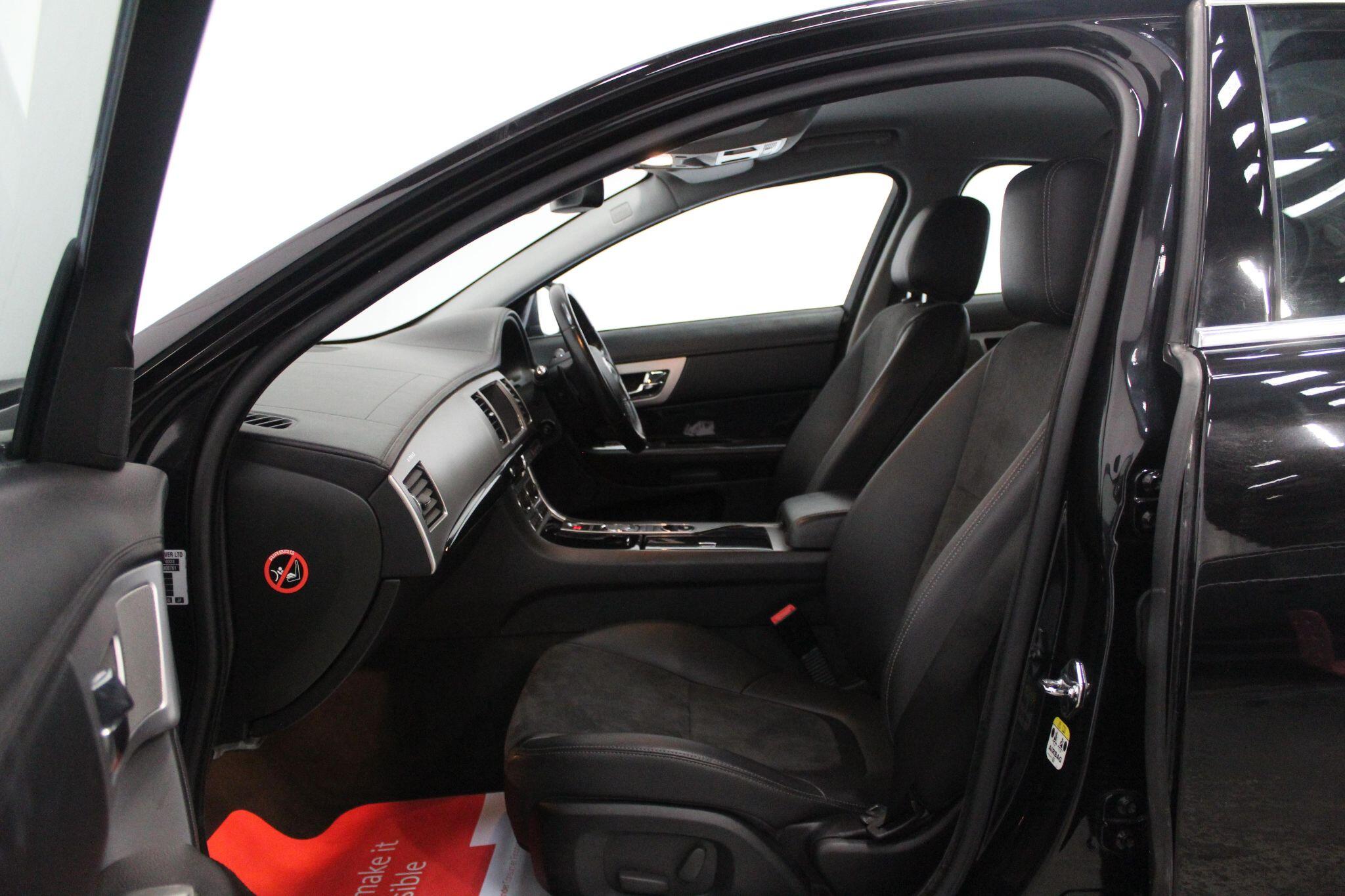Jaguar XF view 49