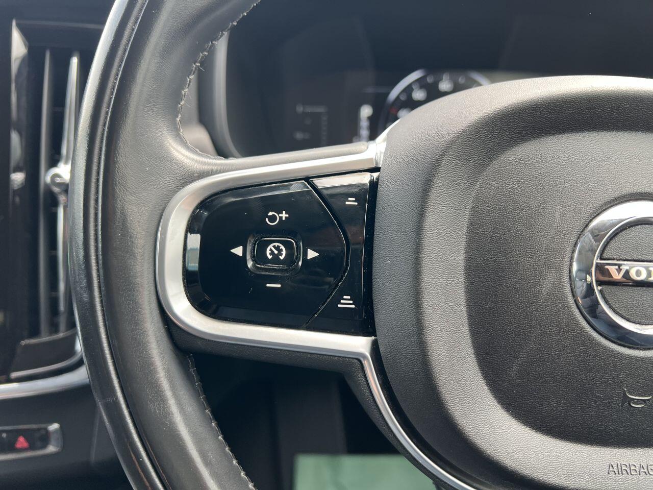Volvo V90 Cross Country view 54