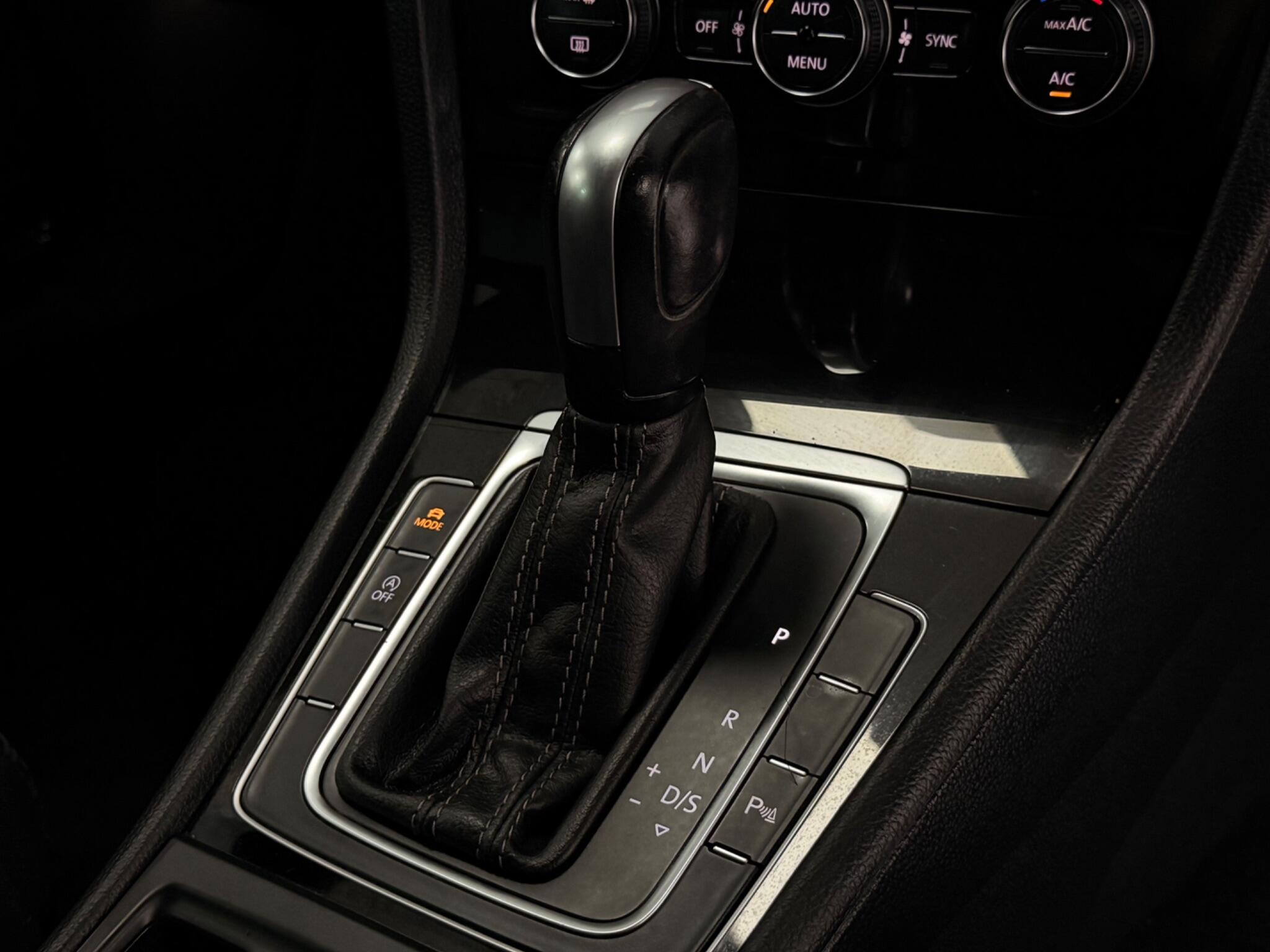 Volkswagen Golf view 13