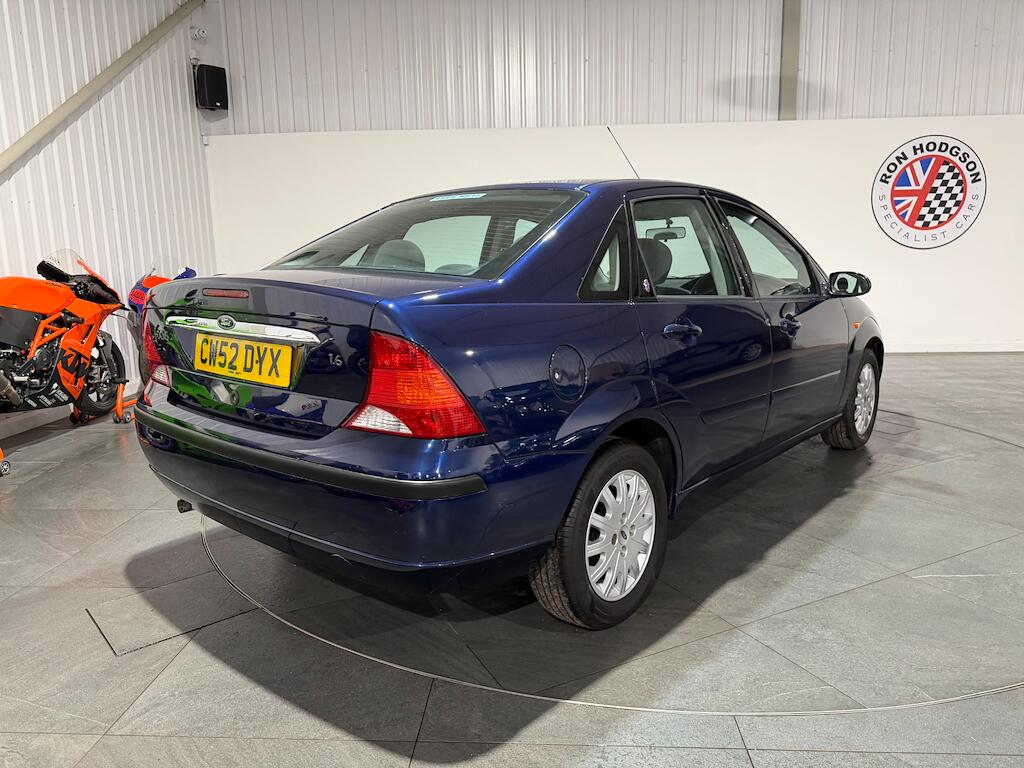 Ford Focus view 3