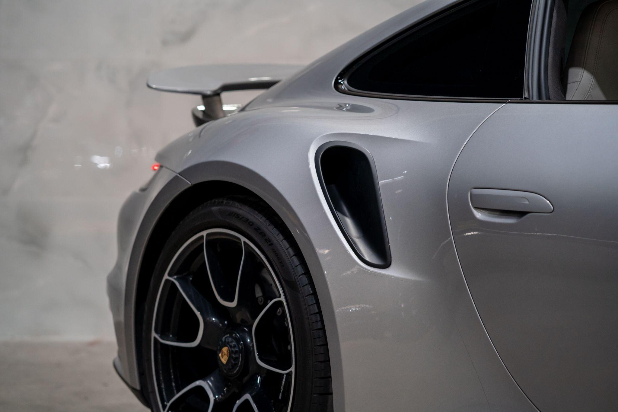 Porsche 911 view 42