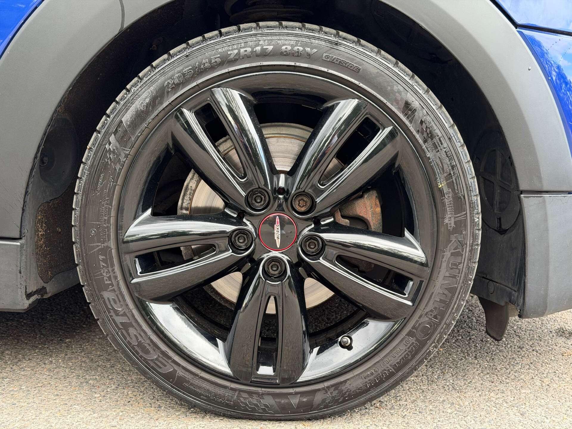 Mini Hatch view 37