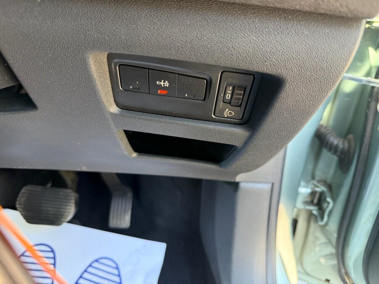 Citroen C4 view 12