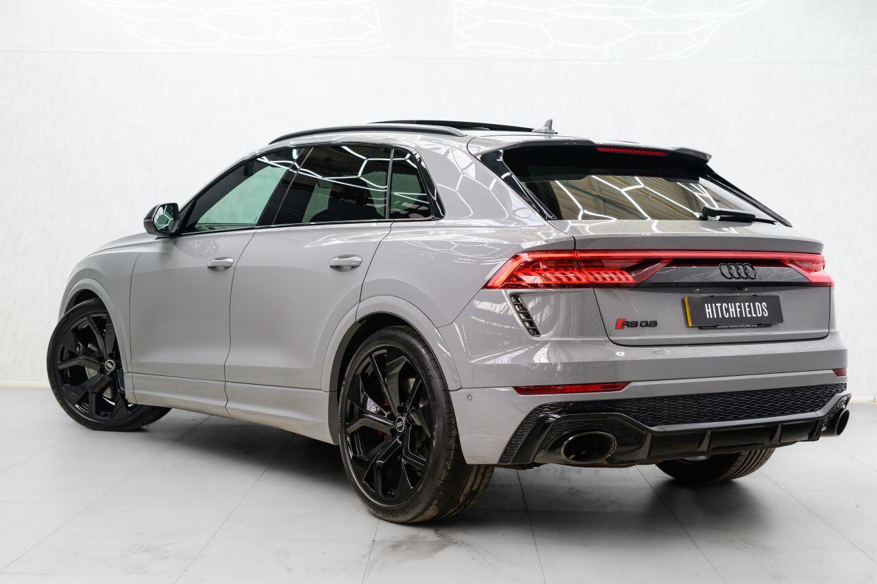 Audi RS Q8 view 11