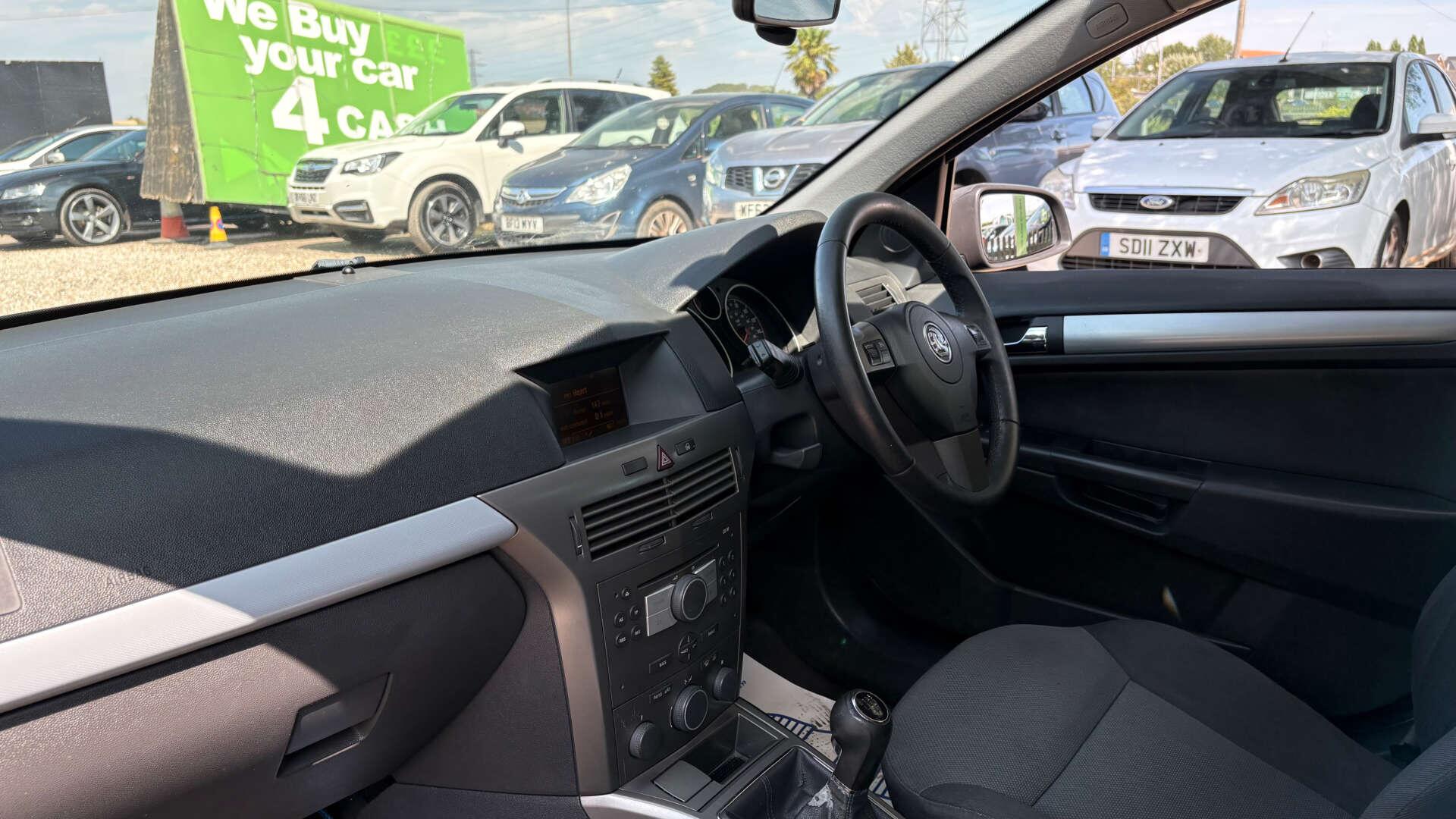 Vauxhall Astra view 13