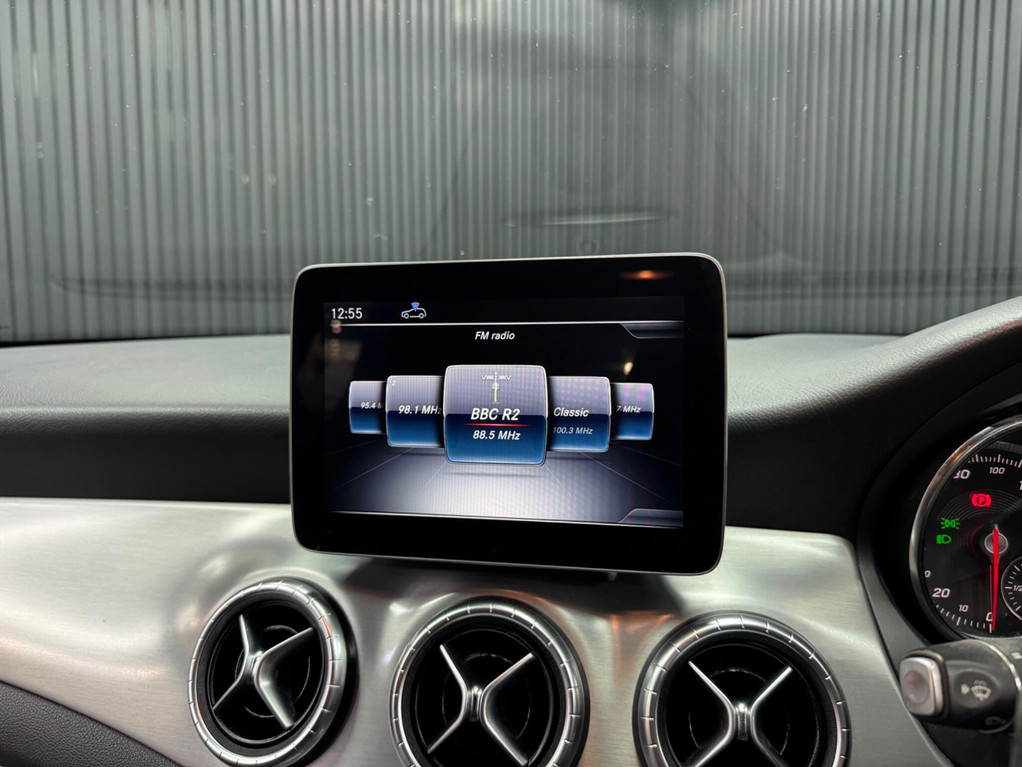 Mercedes-Benz Cla view 13