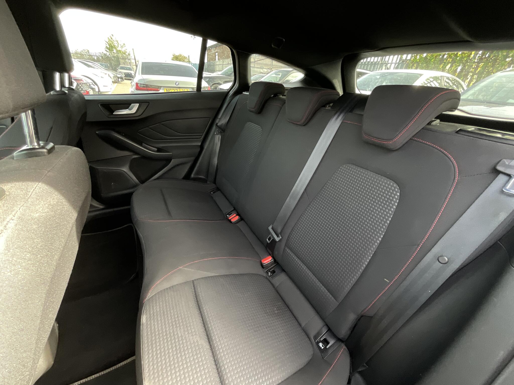 Ford Focus view 14