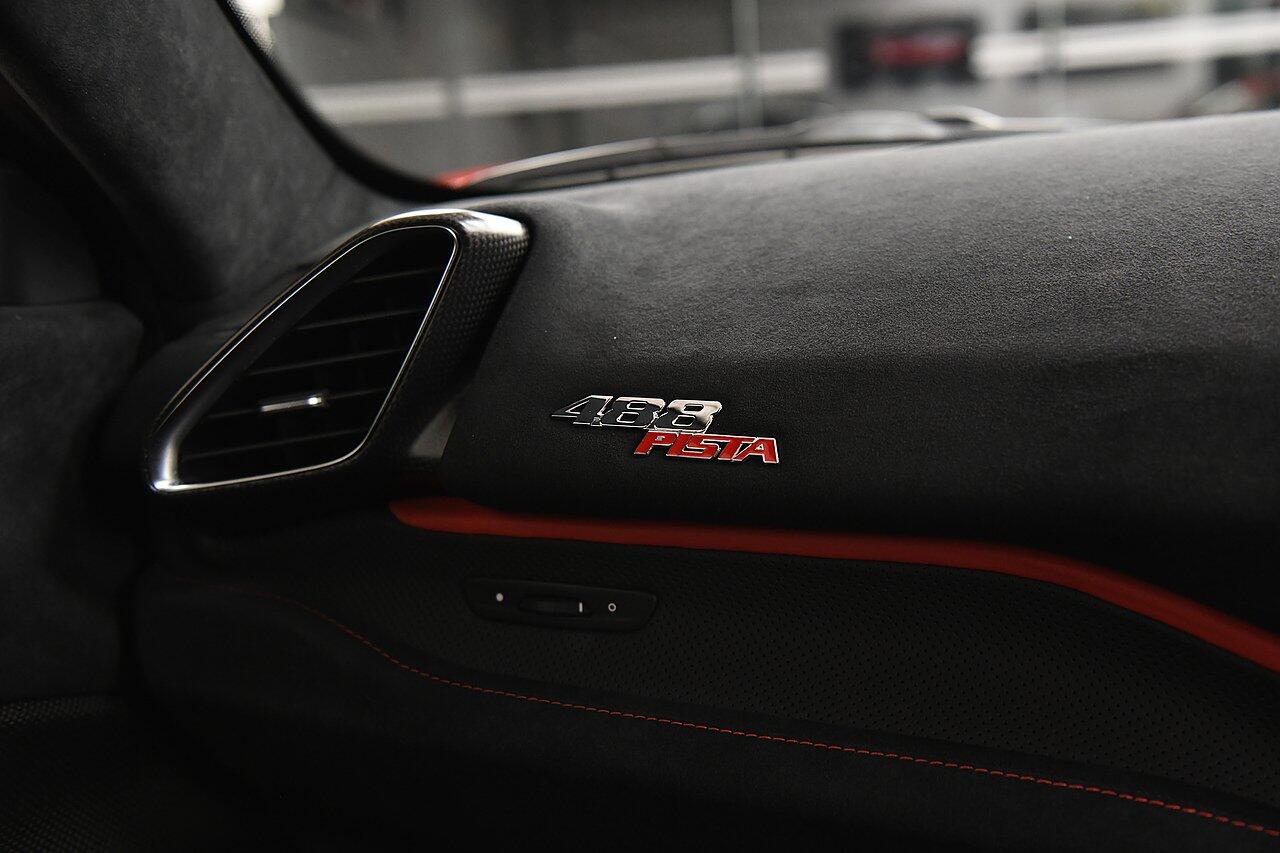 Ferrari 488 view 16