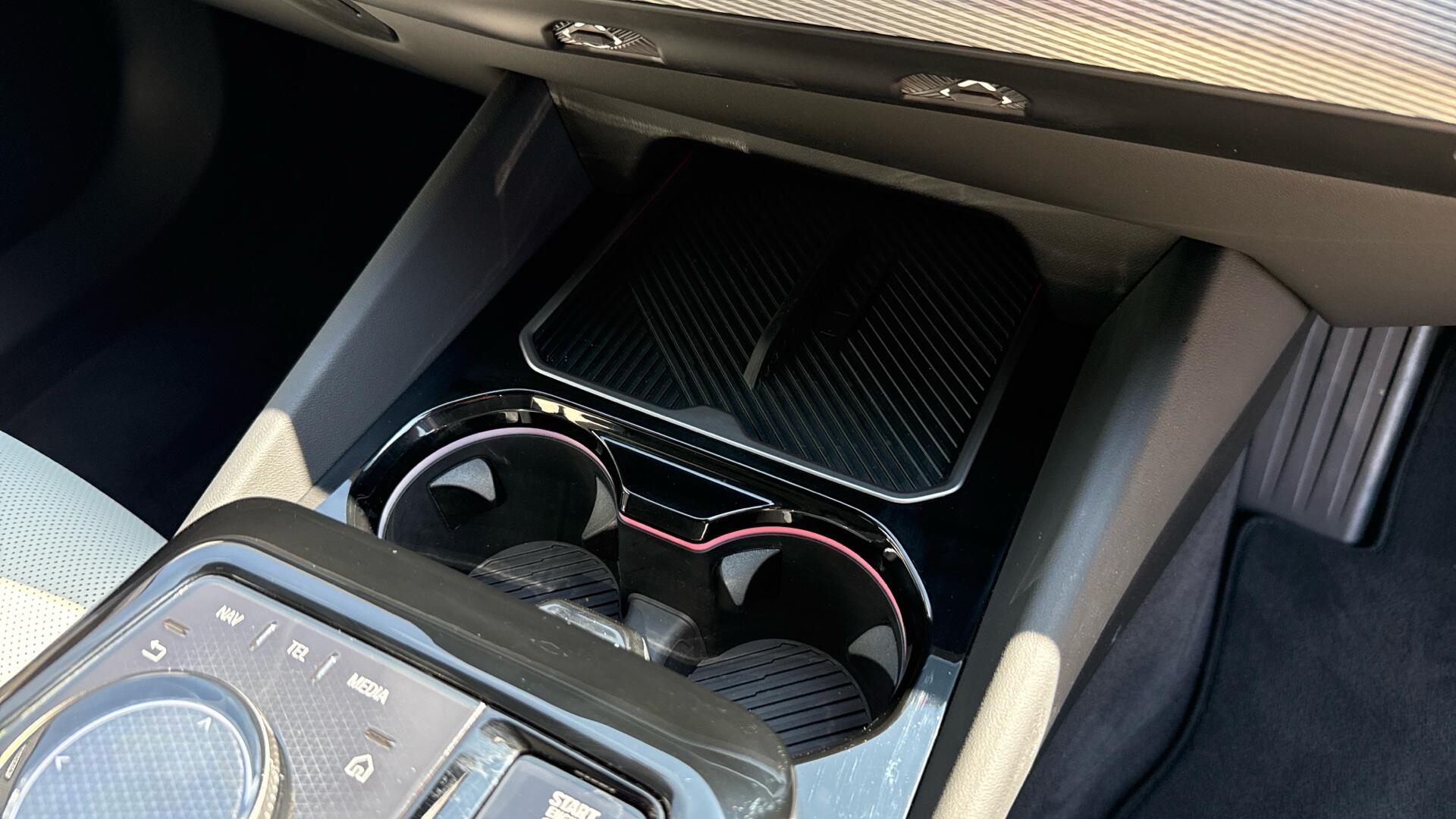 BMW 5 Series view 37