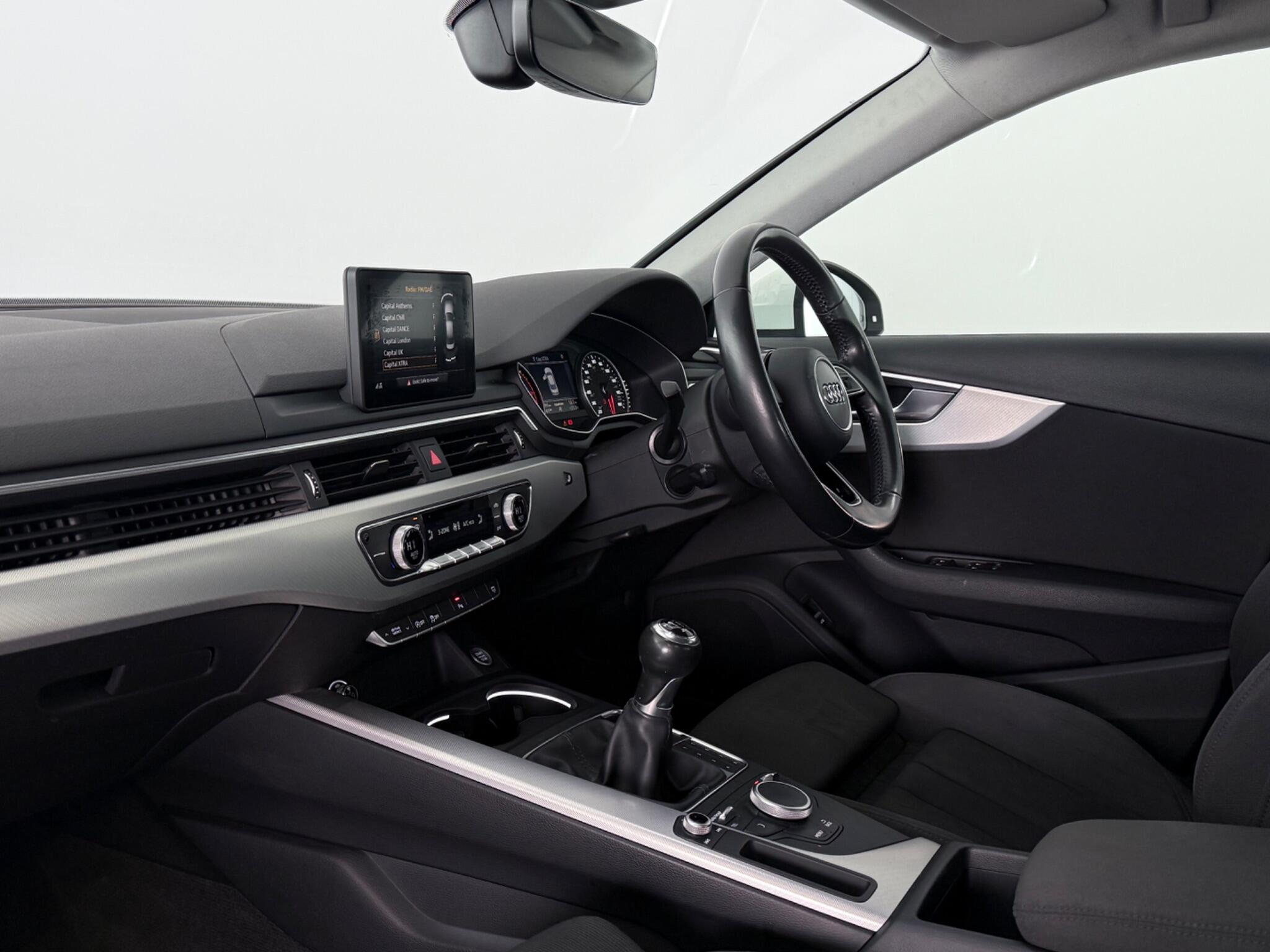 Audi A4 view 4
