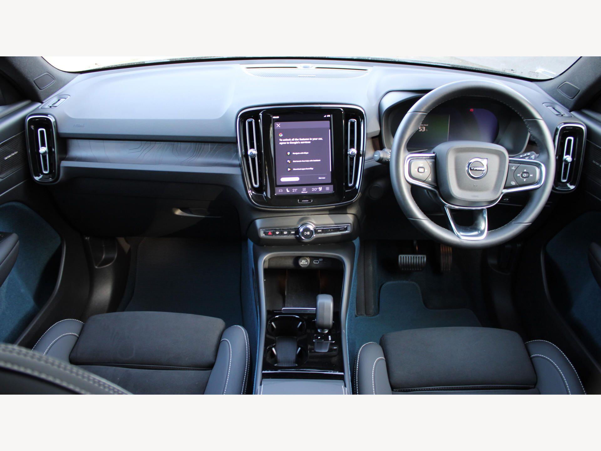 Volvo XC40 view 6