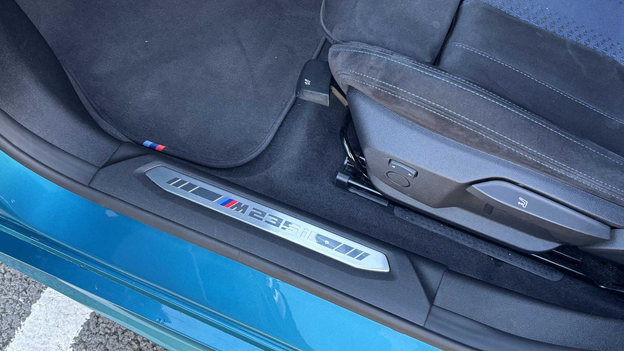 BMW 2 Series view 32