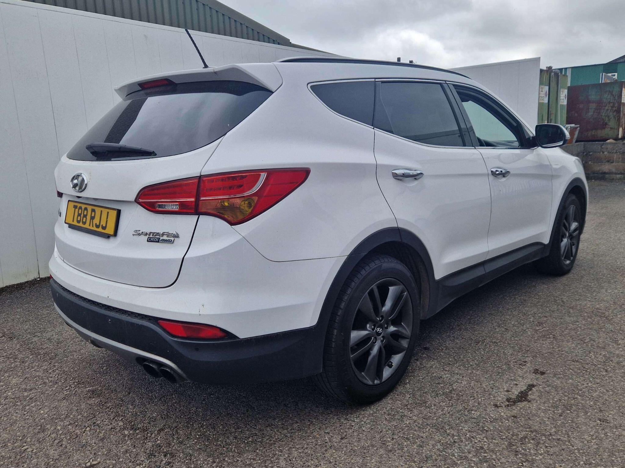 Hyundai Santa FE view 3