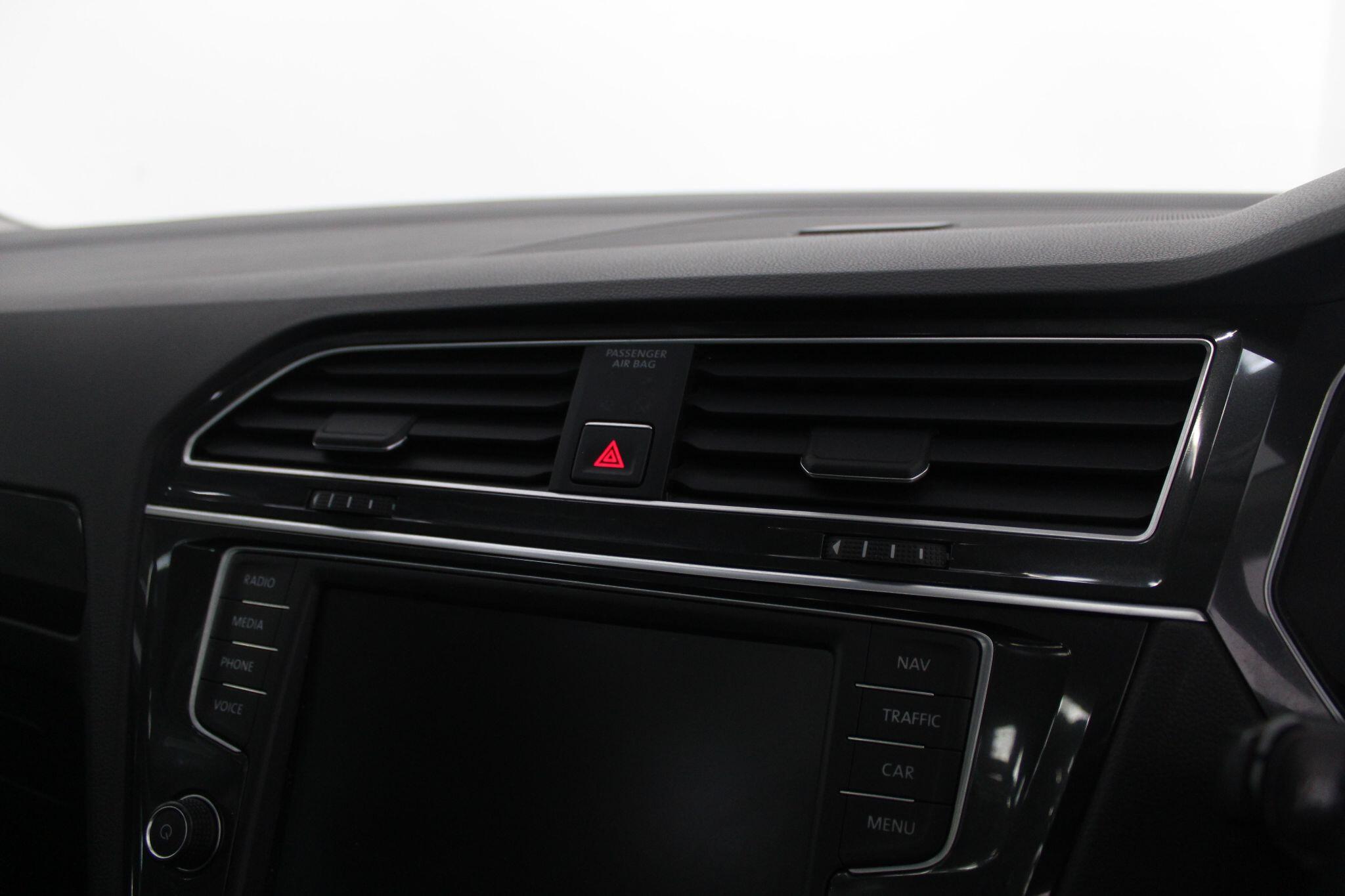 Volkswagen Tiguan view 45
