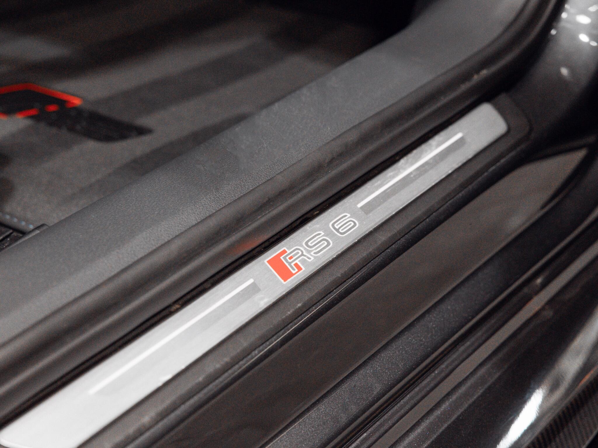 Audi RS6 Avant view 40