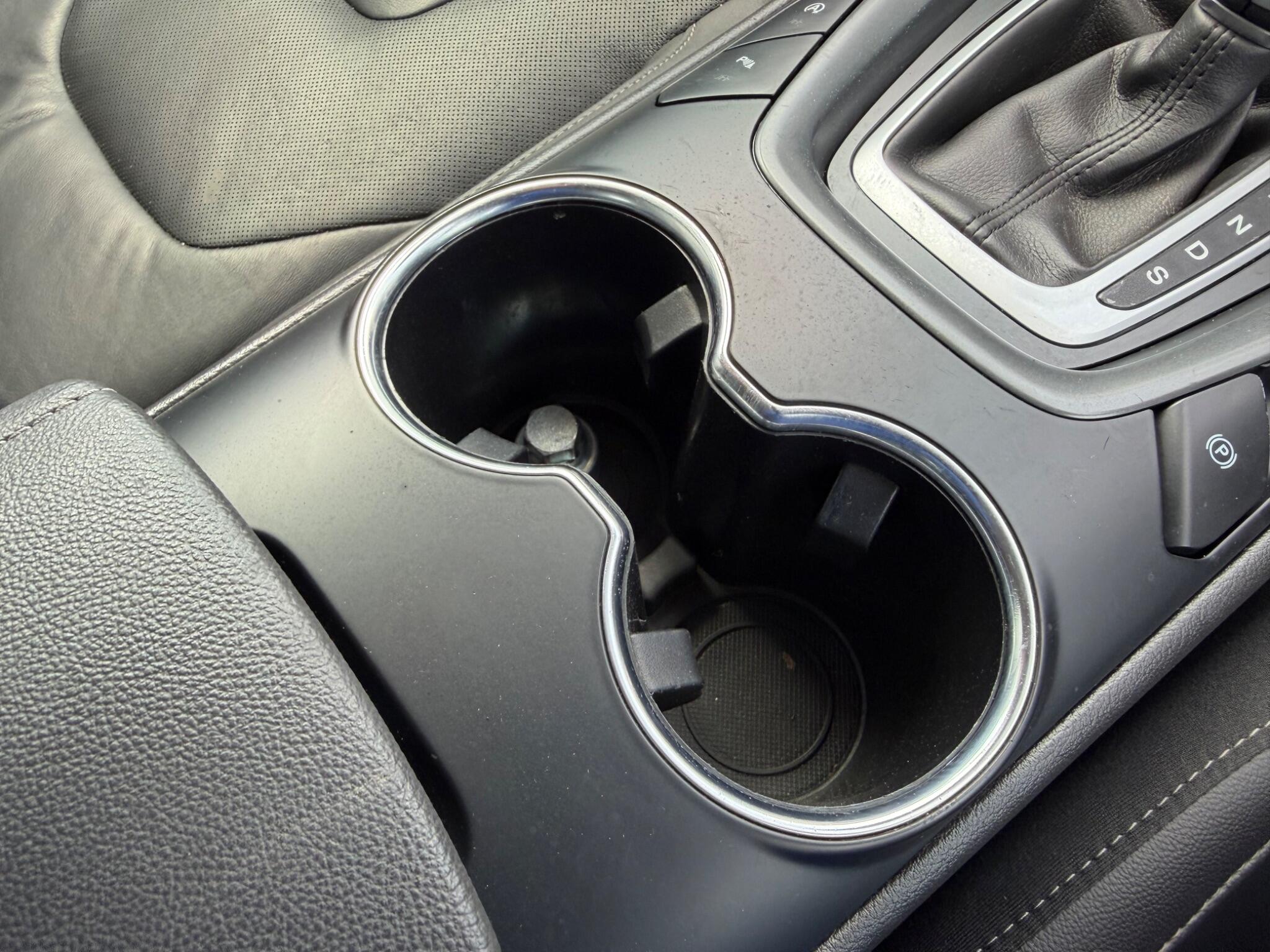 Ford Mondeo view 19