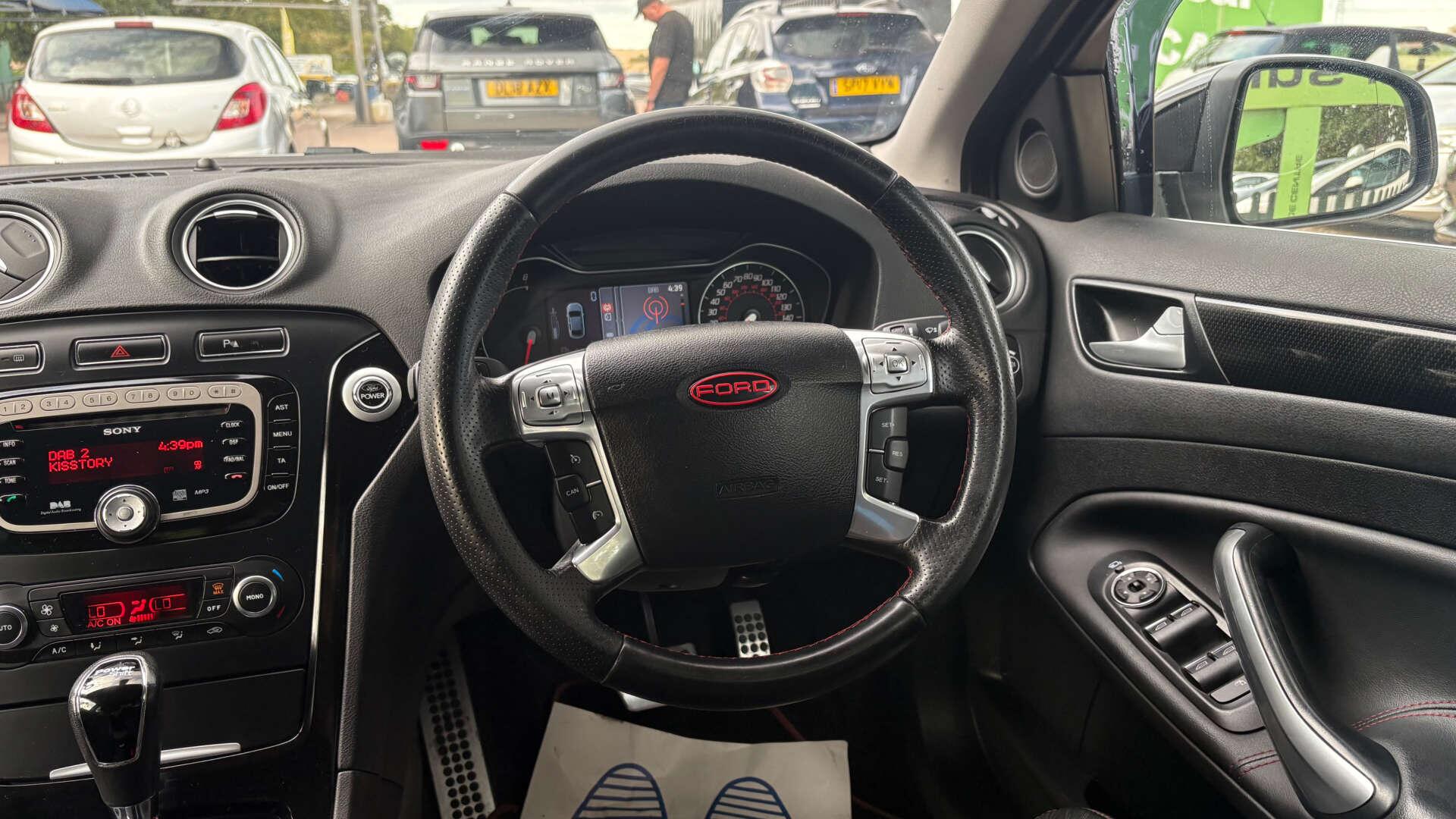 Ford Mondeo view 17