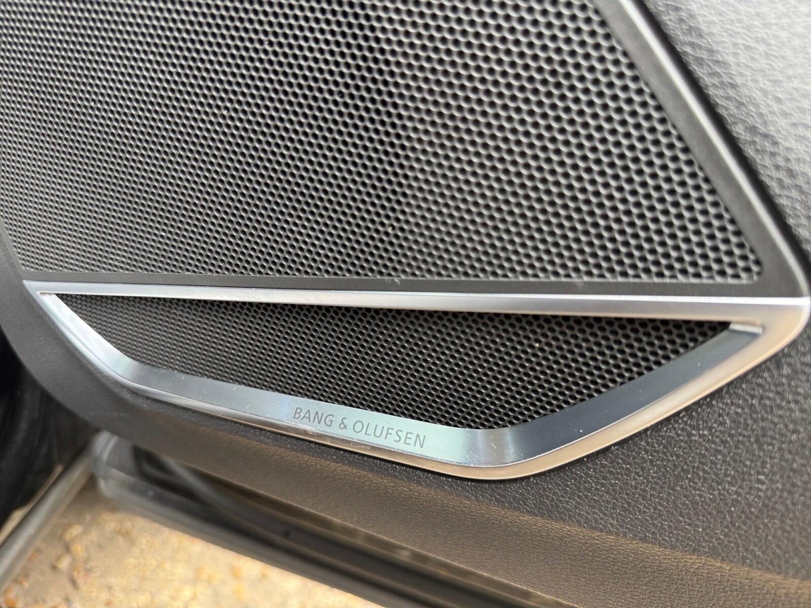 Audi Q3 view 26