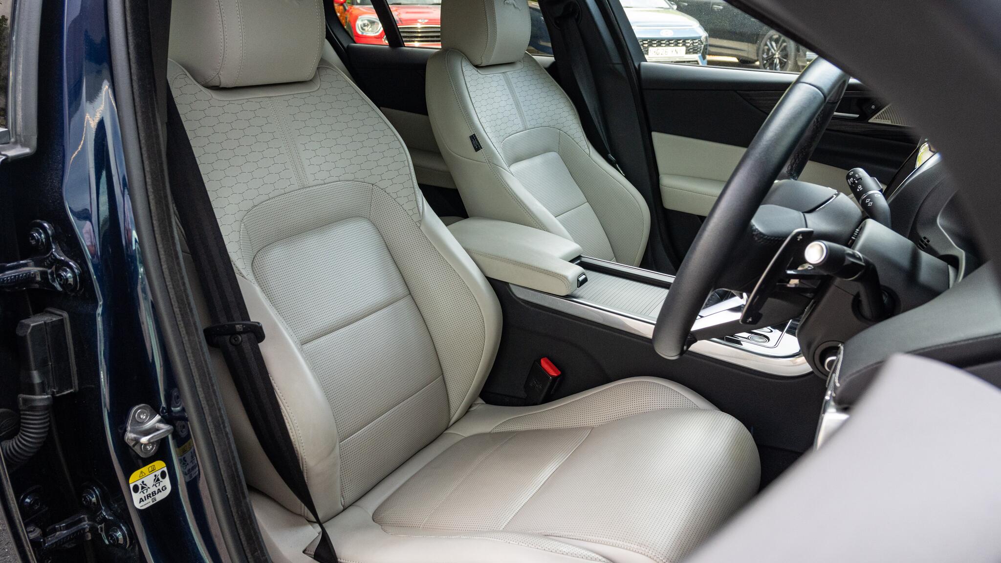 Jaguar Xe view 61