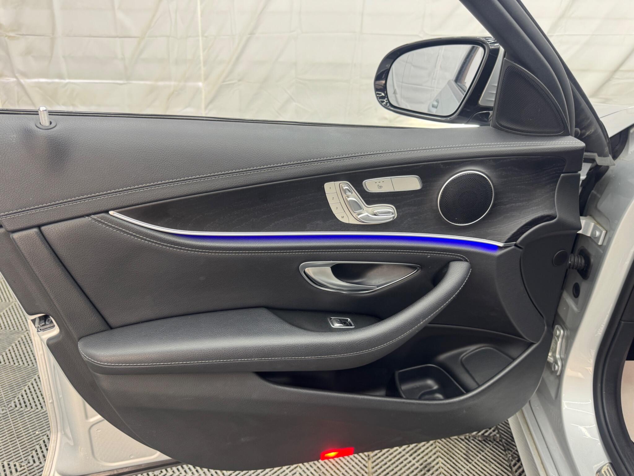 Mercedes-Benz E Class view 35