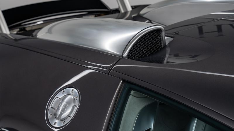 Bugatti Veyron view 12