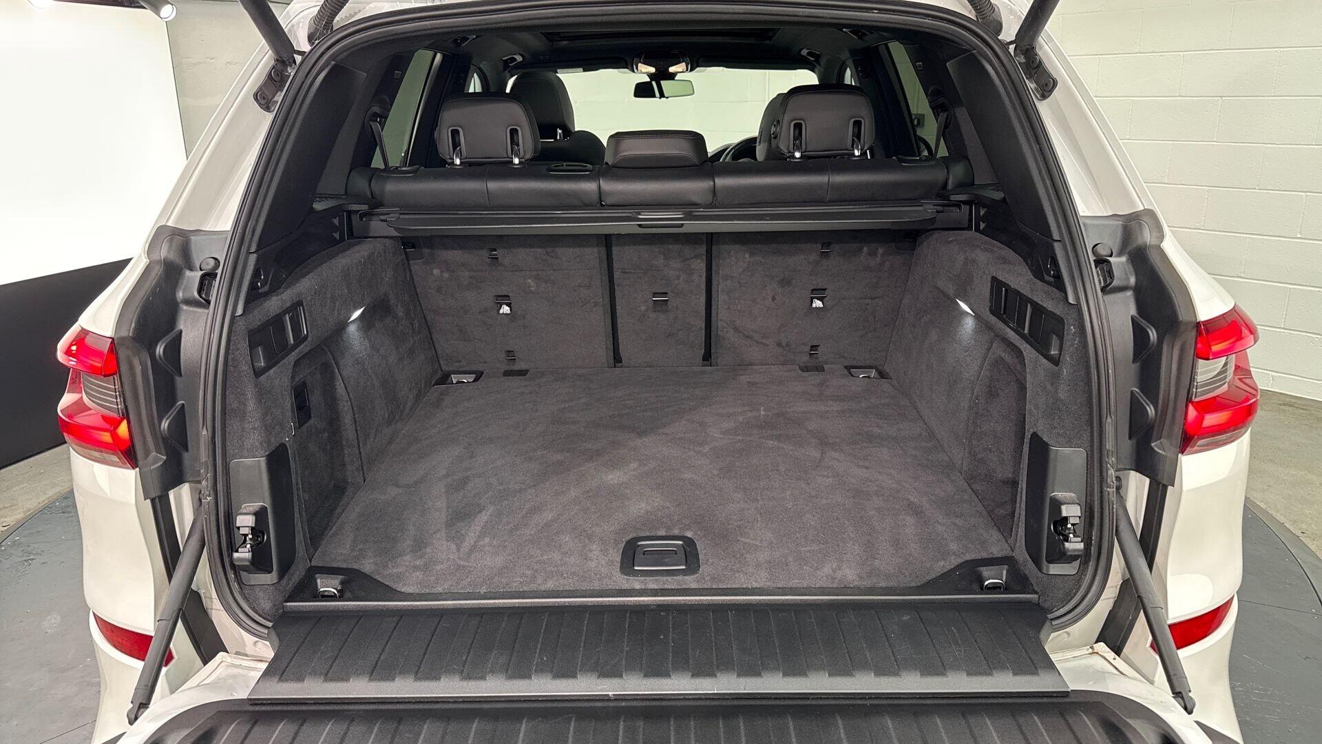 BMW X5 view 13