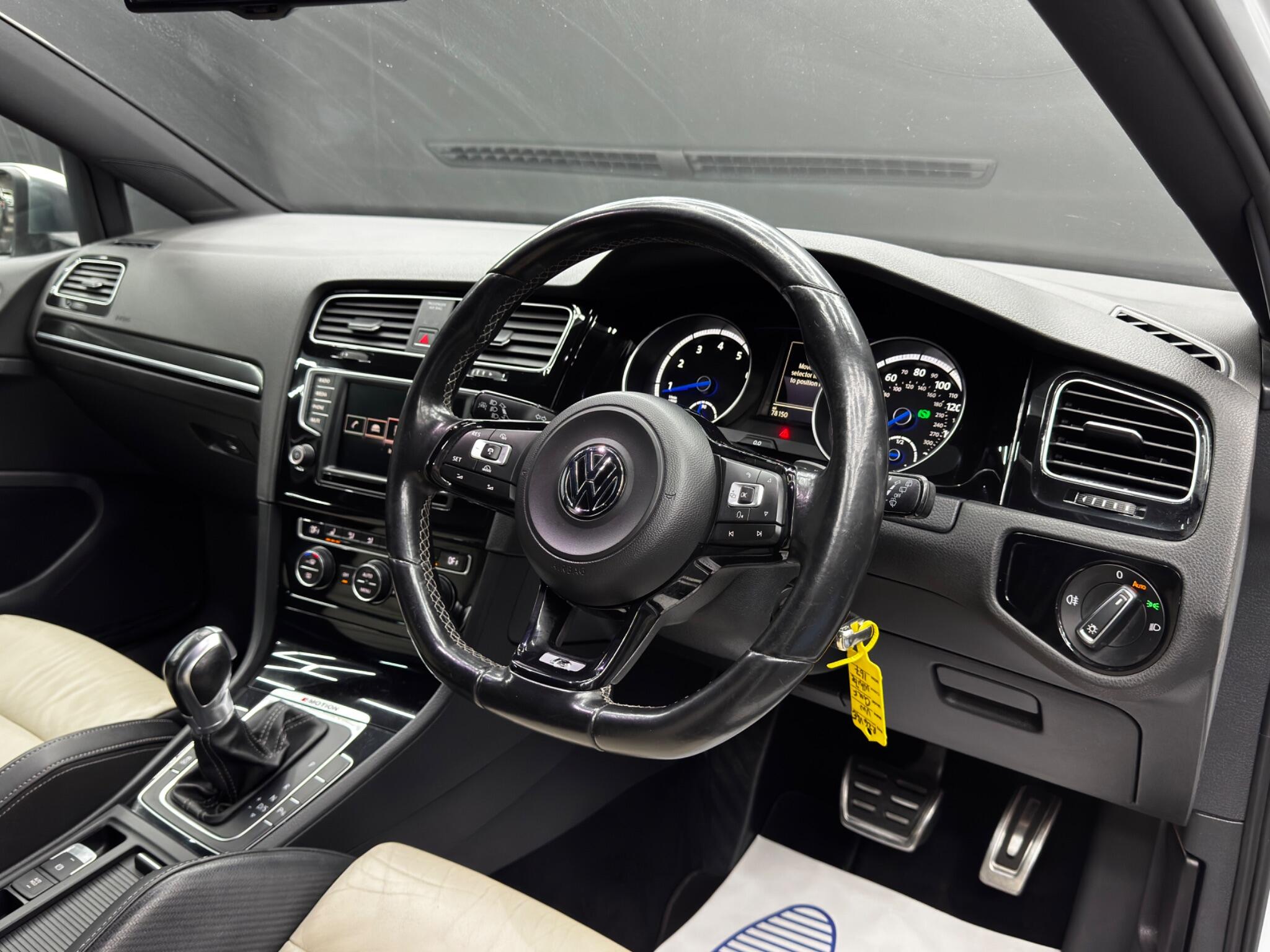 Volkswagen Golf view 9